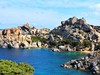 Členité pobřeží Sardinie